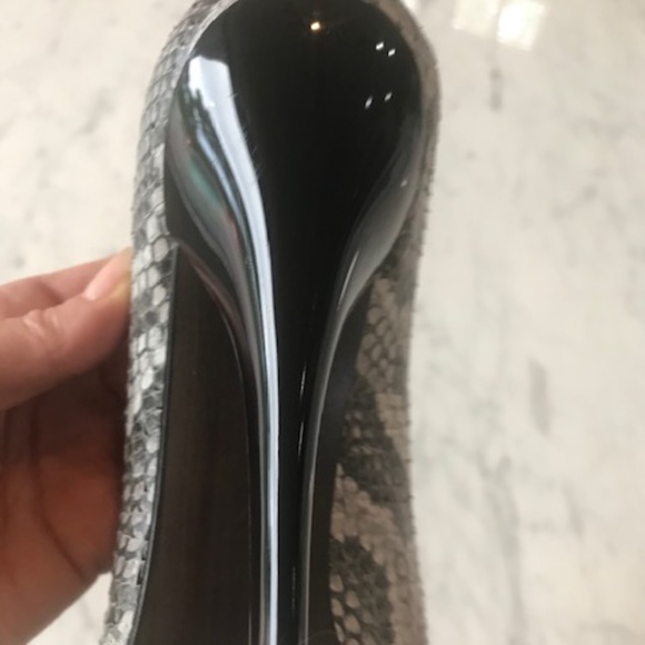 Stuart Weitzman - Picture 10 of 16